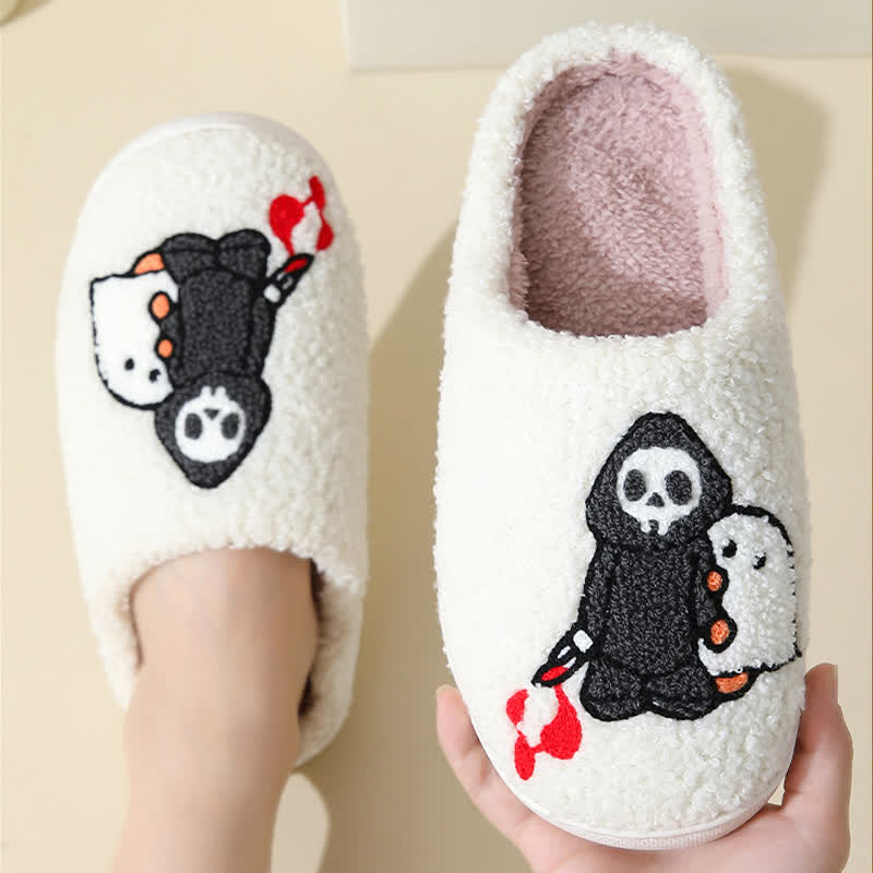 Flauschige Hausschuhe mit Cartoon-Totenkopf-Geister-Print - image 3