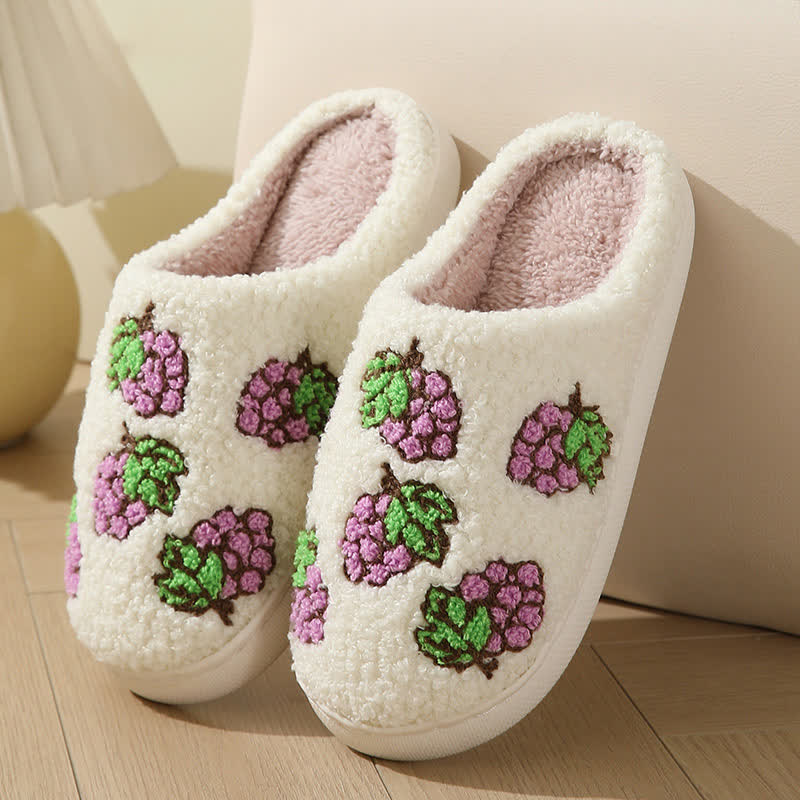 Flauschige Hausschuhe mit Cartoon-Frucht-Print - Traube - EU43-44 (US9-10) - image 11