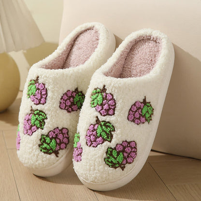 Flauschige Hausschuhe mit Cartoon-Frucht-Print - Traube - EU43-44 (US9-10) - image 11