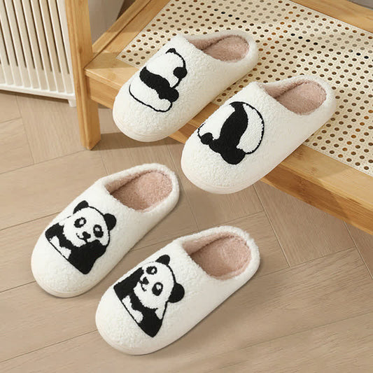 Hausschuhe mit Cartoon-Panda-Print in Übergröße - image 0