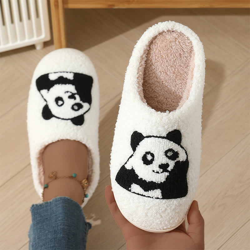 Hausschuhe mit Cartoon-Panda-Print in Übergröße - image 2