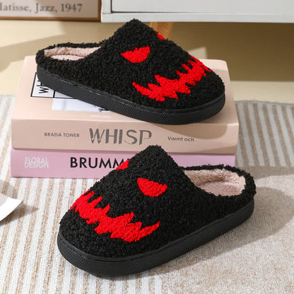 Hausschuhe mit Halloween-Geistergesichts-Print in Übergröße - image 4