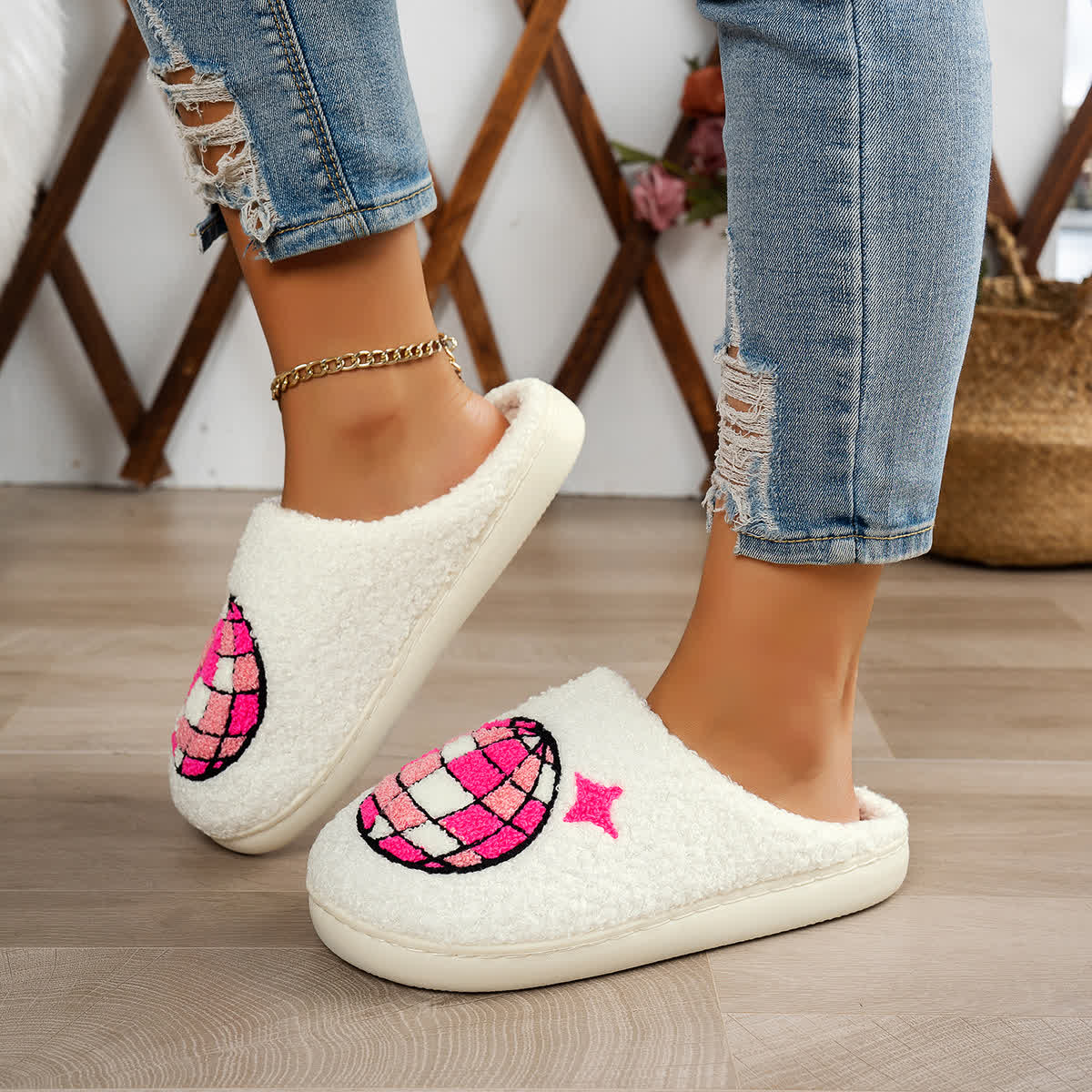 Hausschuhe mit Discokugel-Print in Übergröße - image 11