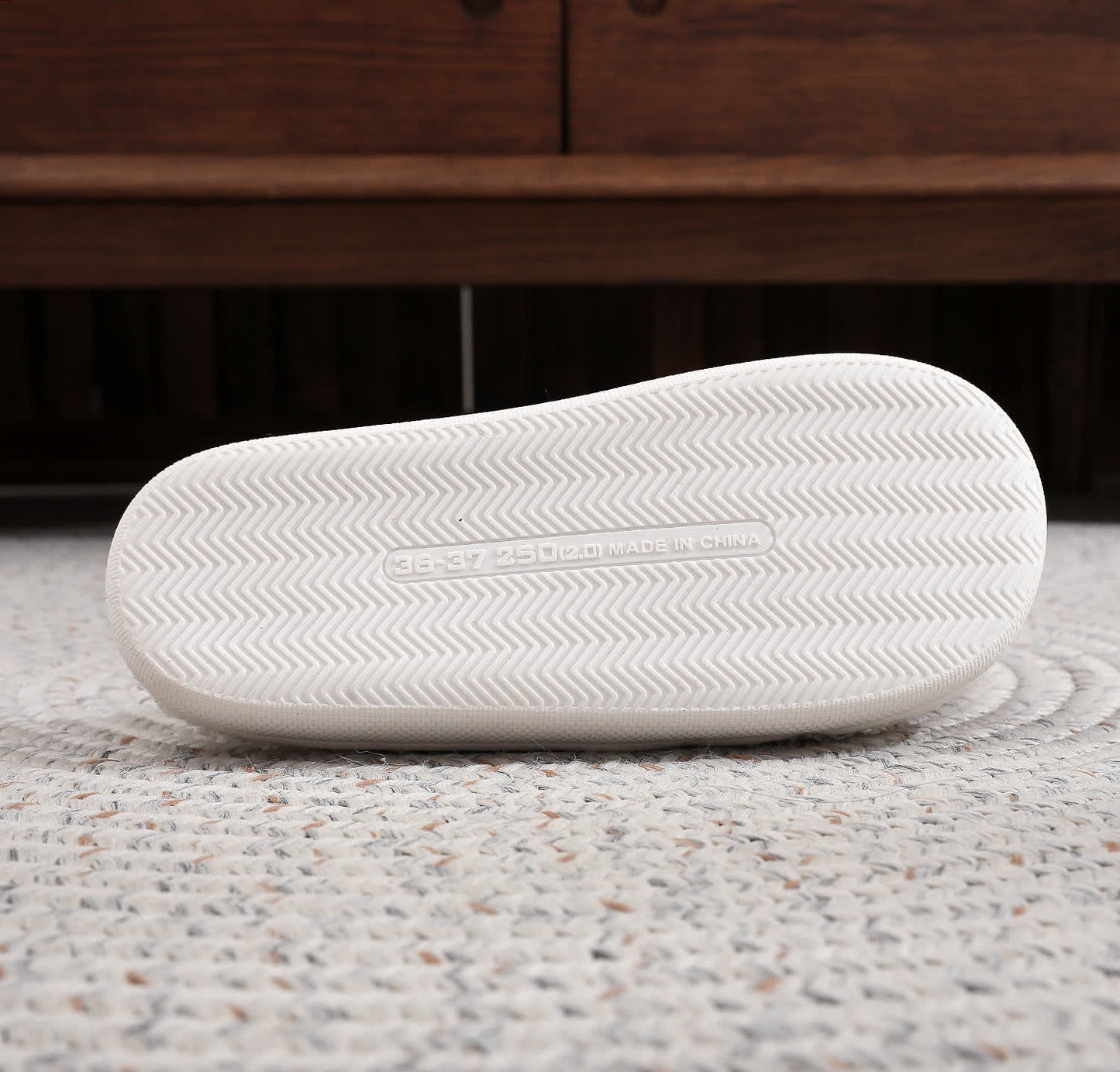 Hausschuhe mit Weihnachtsbaum-Print in Übergröße - image 9