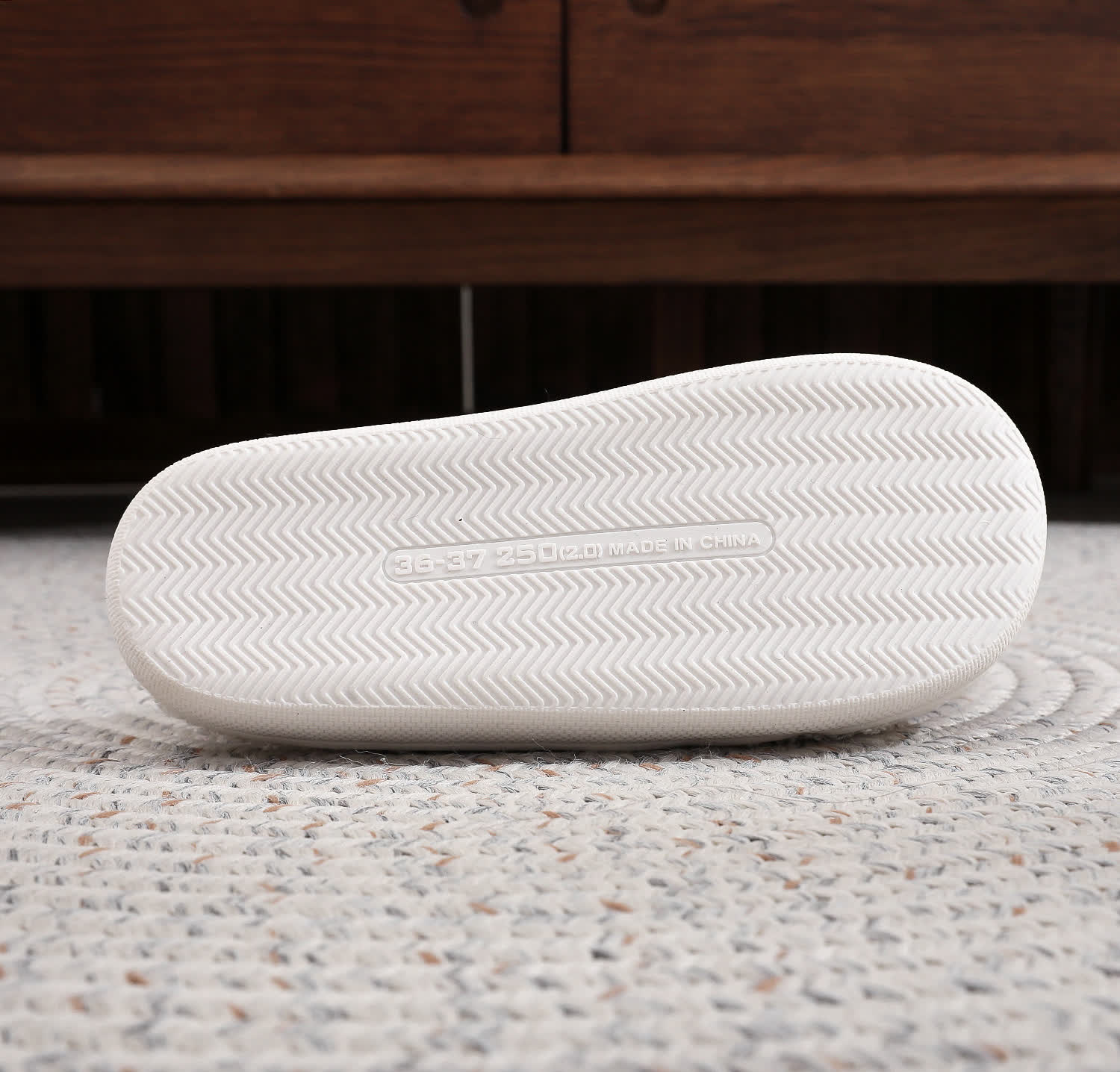 Hausschuhe mit Weihnachtsbaum-Print in Übergröße - image 9