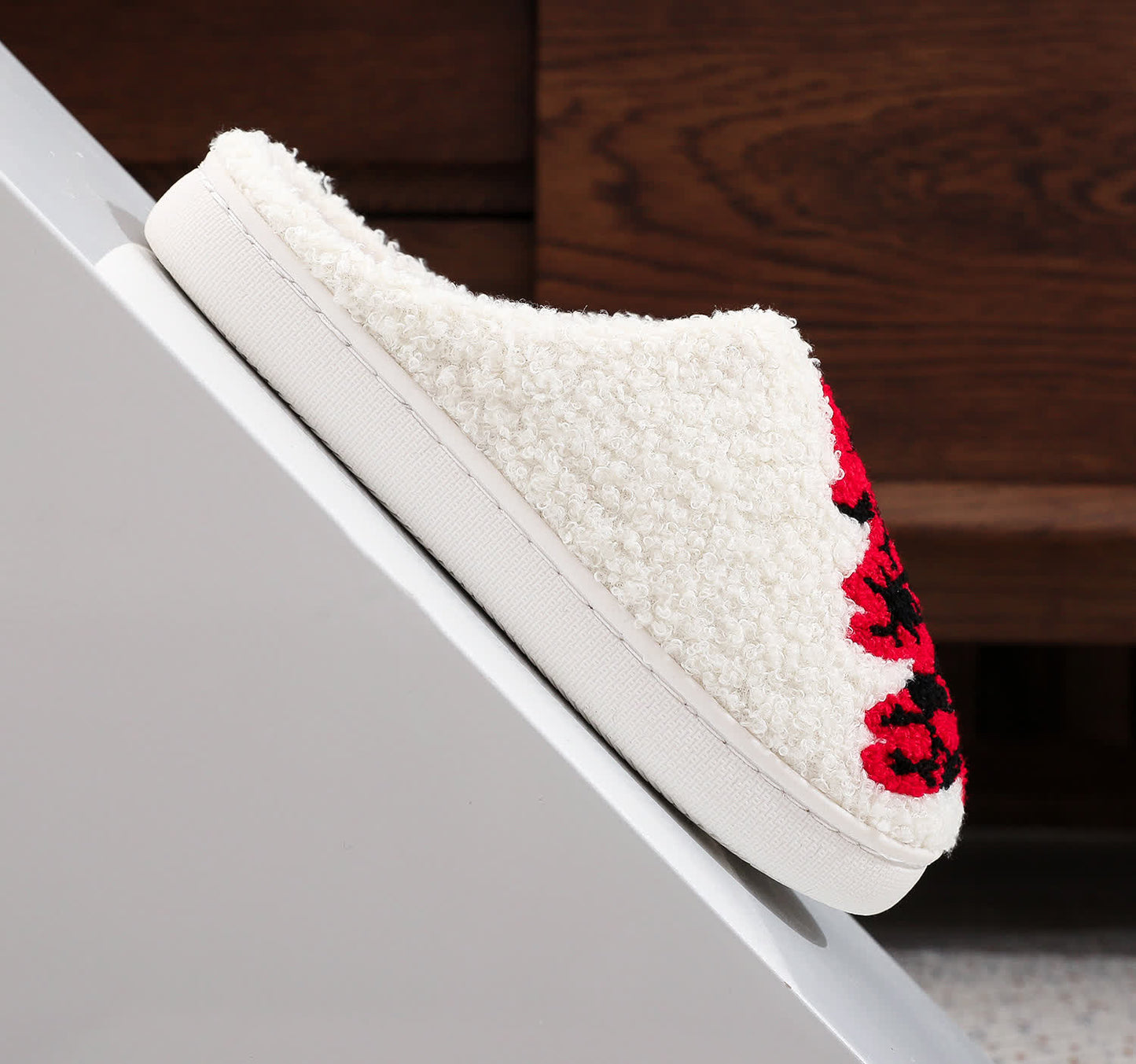 Hausschuhe mit Weihnachtsbaum-Print in Übergröße - image 8