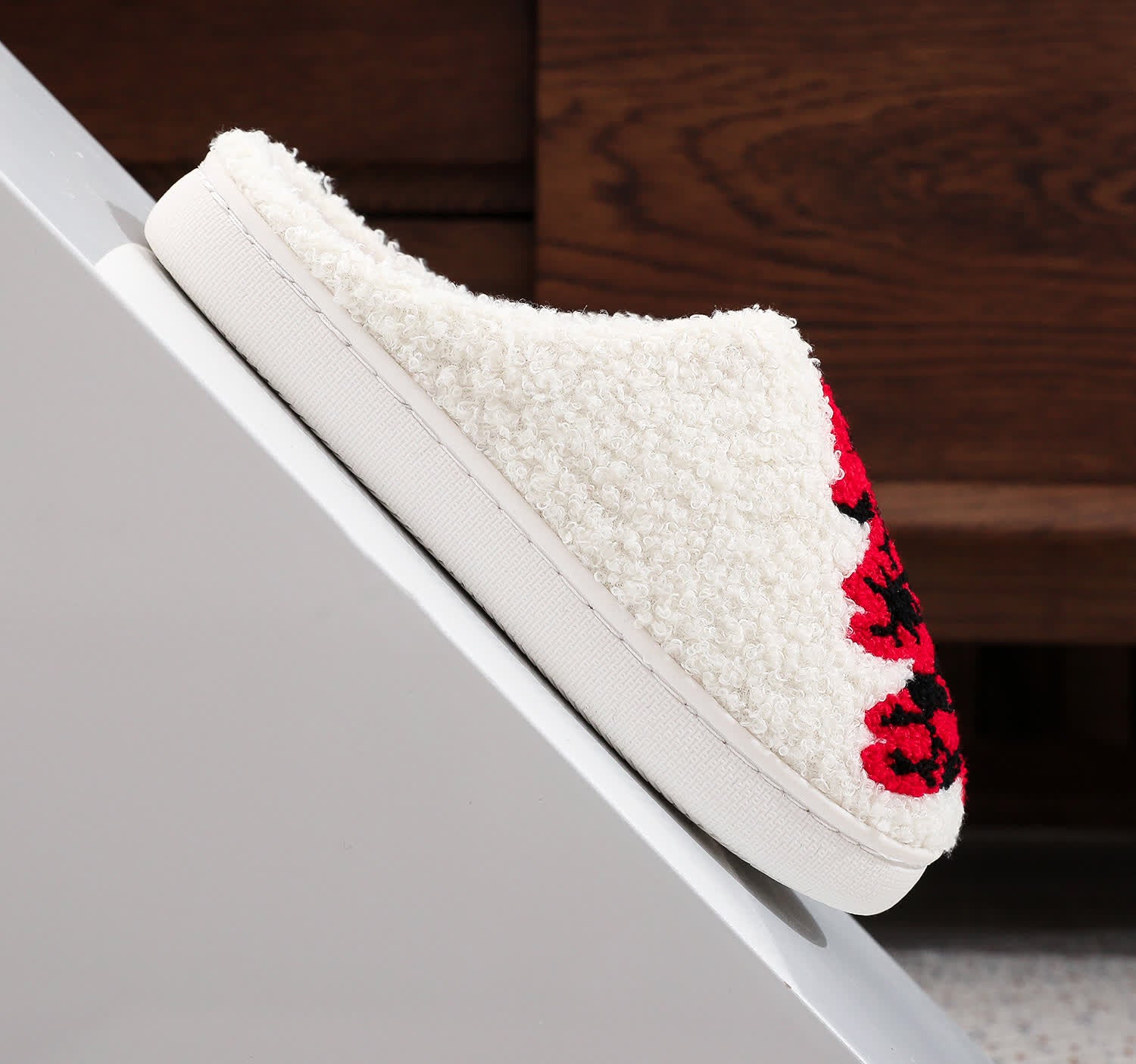 Hausschuhe mit Weihnachtsbaum-Print in Übergröße - image 8