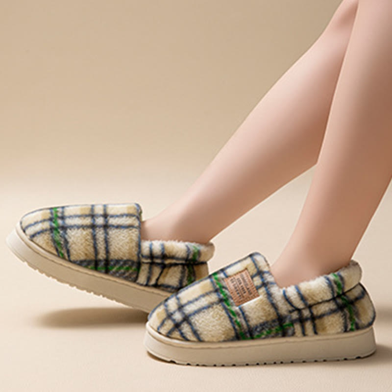 Hausschuhe in Übergröße mit Karomuster - image 5