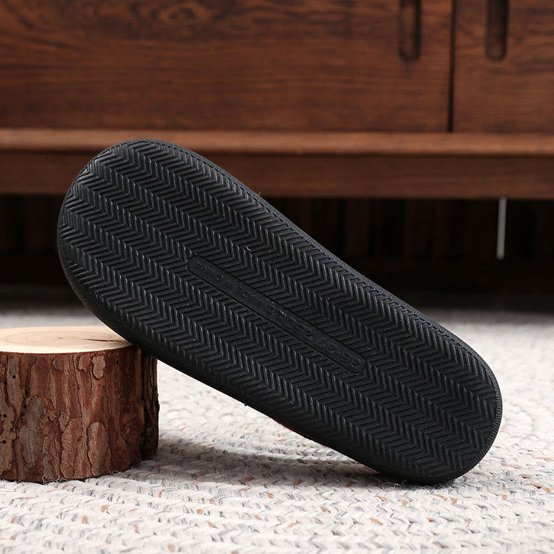 Plusock Hausschuhe in Übergröße mit kariertem Weihnachtsmann-Motiv - image 5