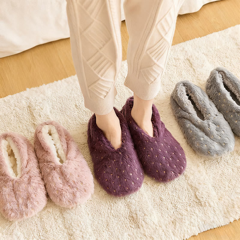 Hausschuhe mit Punktmuster in Übergröße - image 2