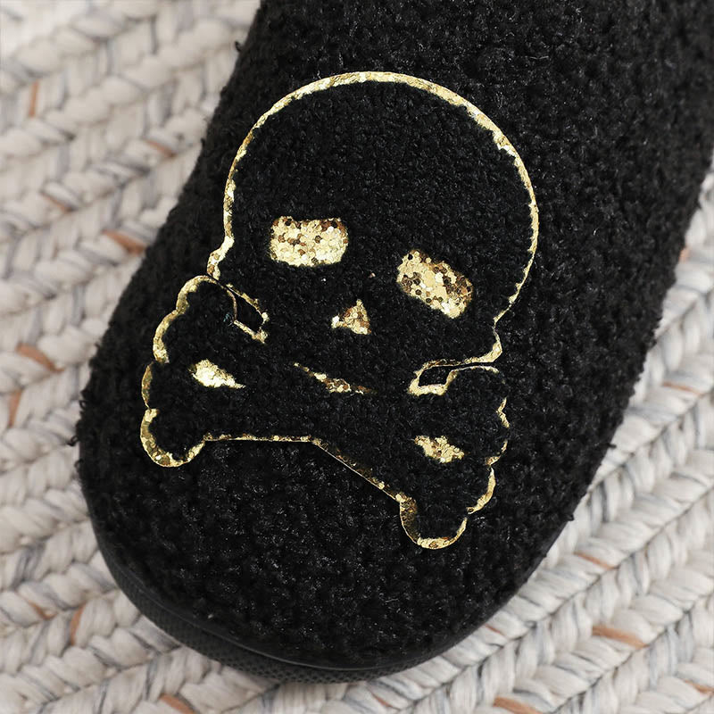 Hausschuhe mit Totenkopfmotiv in Übergröße - image 1