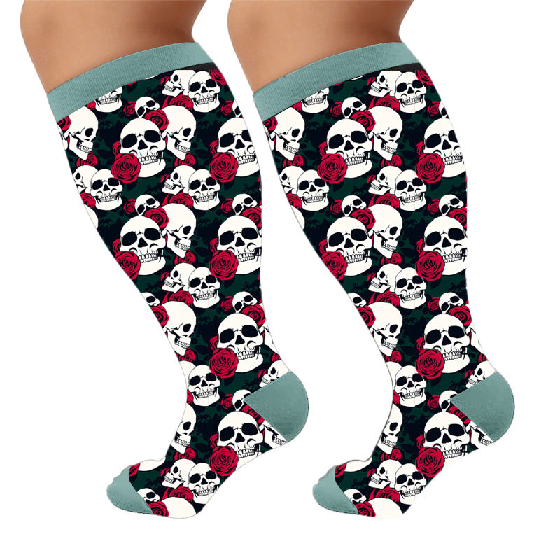 Kompressionsstrümpfe mit Totenkopfmotiv in Übergröße - Düstere Romanze (1 Paar) - 4XL - image 7