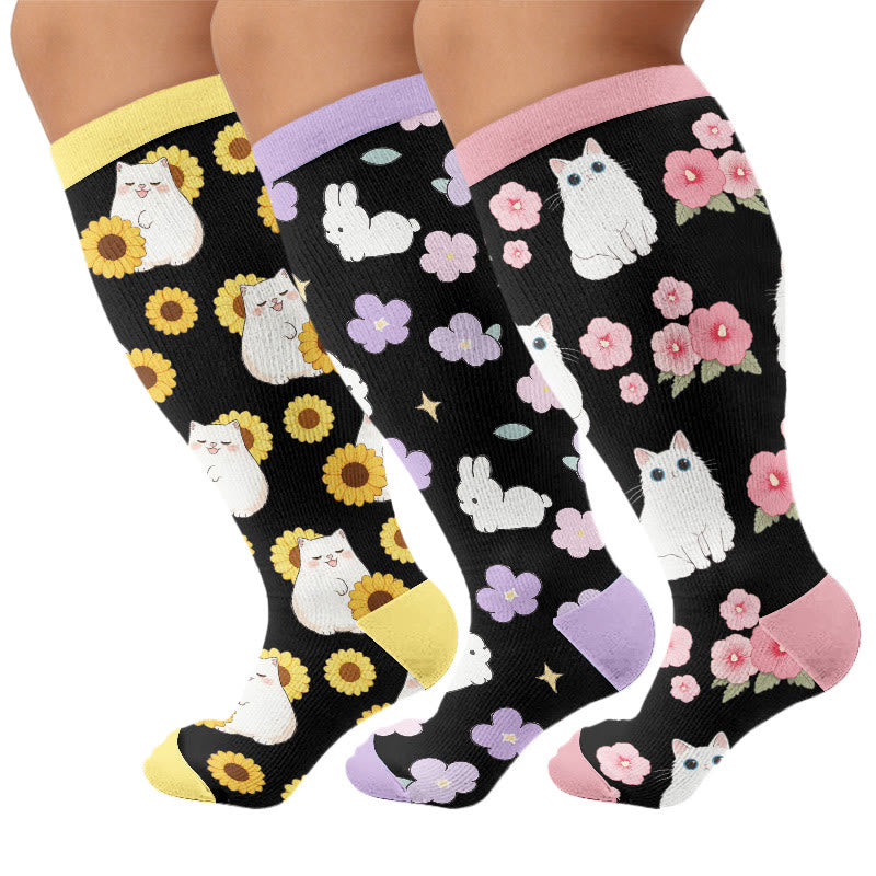 Kompressionsstrümpfe in Übergröße mit Katzen-, Hasen- und Blumenmuster - Mehrfarbig (3 Paare) - 4XL - image 1