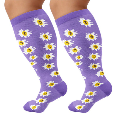Kompressionsstrümpfe in Übergröße im Vintage-Stil mit Blumenmuster - Lila - 4XL - image 8