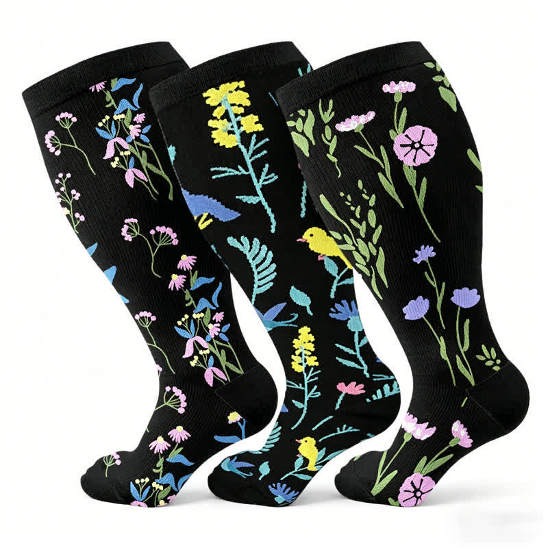 Kompressionsstrümpfe mit bemalten Blumen in Übergröße (3 Paar) - Mehrfarbig - 4XL - image 1
