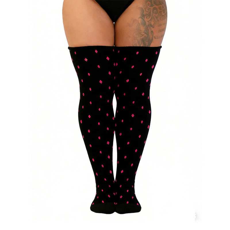 Oberschenkelhohe Socken mit Polka-Dots und Herzstreifen. - Schwarz - Einheitsgröße - image 10