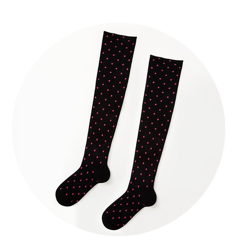 Oberschenkelhohe Socken mit Polka-Dots und Herzstreifen. - image 14