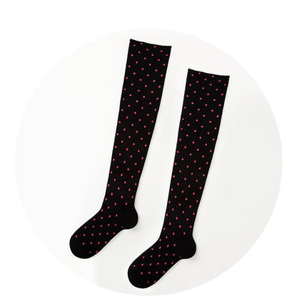 Oberschenkelhohe Socken mit Polka-Dots und Herzstreifen. - image 14