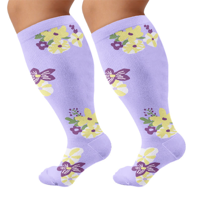 Kompressionsstrümpfe mit Blumenmuster in Übergröße - Lila - 4XL - image 8
