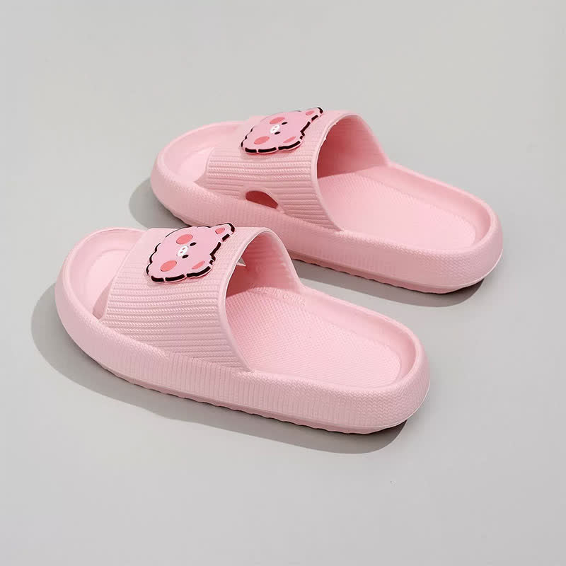 Hausschuhe mit rosa Schweinchen-Anhänger und Wolkenkissen - image 1