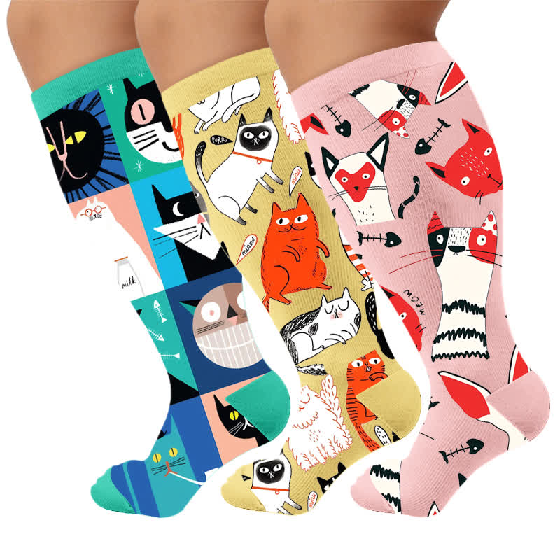 Kompressionsstrümpfe mit verspieltem, abstraktem Katzenmotiv in Übergröße - Mehrfarbig (3 Paare) - 4XL - image 1
