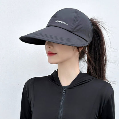 Sport-Sonnenhut mit hoher Pferdeschwanzöffnung und breiter Krempe - Schwarz - Einheitsgröße - image 0