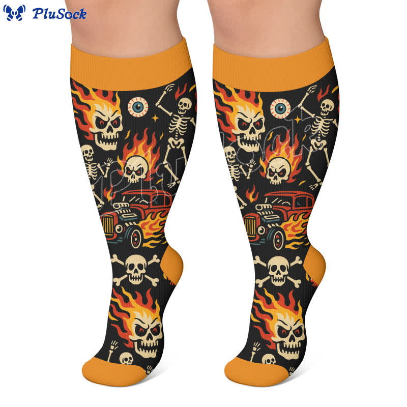 Gothic-Kompressionsstrümpfe in Übergröße mit Totenkopf- und Flammenmuster - image 2