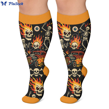 Gothic-Kompressionsstrümpfe in Übergröße mit Totenkopf- und Flammenmuster - image 2