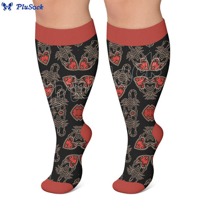 Gothic-Kompressionsstrümpfe in Übergröße mit Totenkopf- und Flammenmuster - image 3