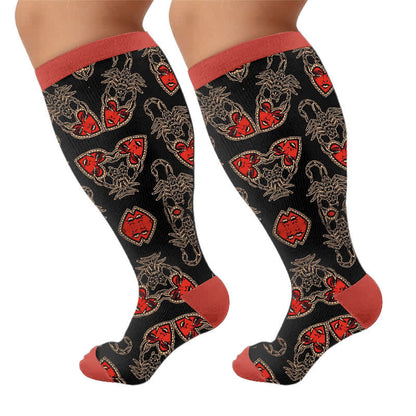 Gothic-Kompressionsstrümpfe in Übergröße mit Totenkopf- und Flammenmuster - Rot (1 Paar) - 4XL - image 6