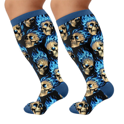 Gothic-Kompressionsstrümpfe in Übergröße mit Totenkopf- und Flammenmuster - Blau (1 Paar) - 4XL - image 7
