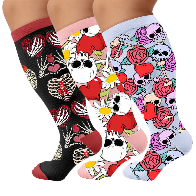 Rosa Kompressionsstrümpfe mit Totenkopf-Herzaugenmuster in Übergröße - Mehrfarbig (3 Paare) - 4XL - image 4