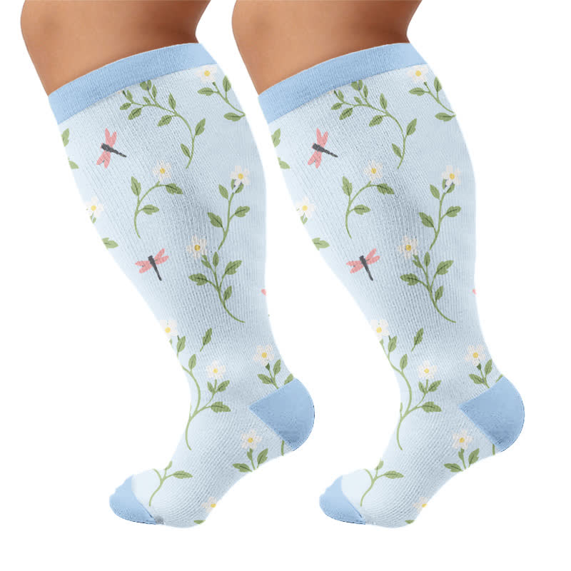 Kompressionsstrümpfe in Übergröße mit pastellfarbenem Gartenmotiv - Blau (1 Paar) - 4XL - image 8