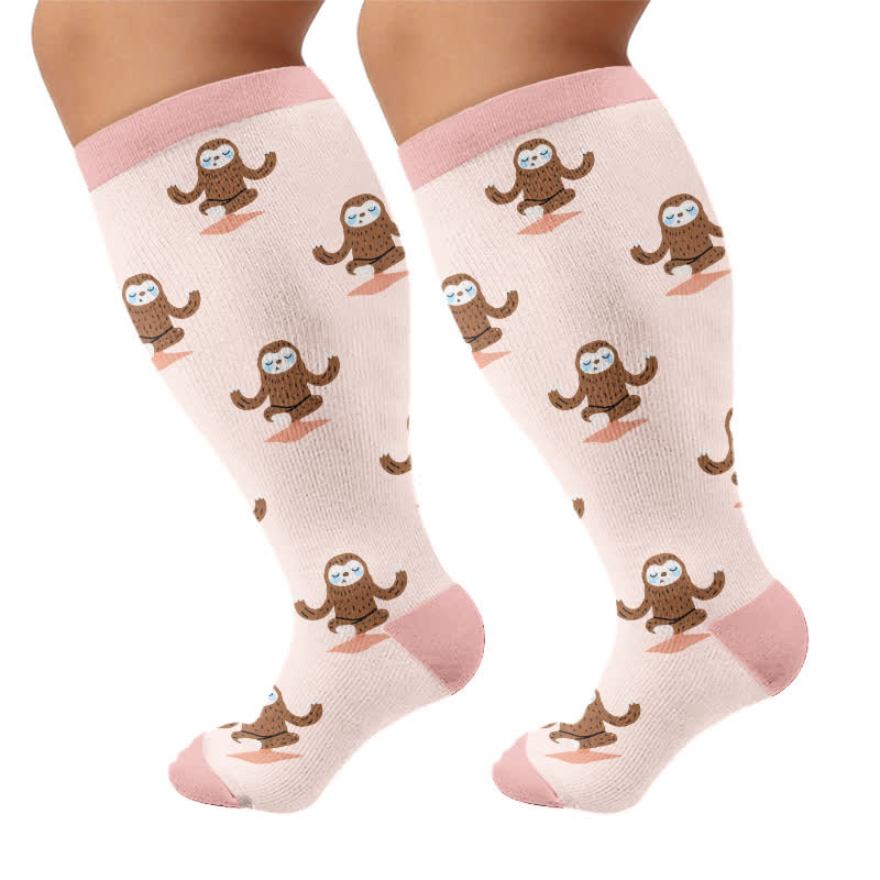 Kompressionsstrümpfe mit Faultier-Clownfisch-Motiv in Übergröße - Rosa (1 Paar) - 4XL - image 8