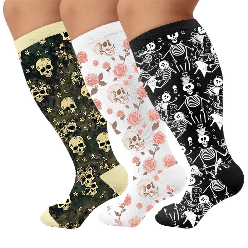 Kompressionsstrümpfe in Übergröße mit olivgrünem Totenkopf- und Blumenmuster - Mehrfarbig (3 Paare) - 4XL - image 4