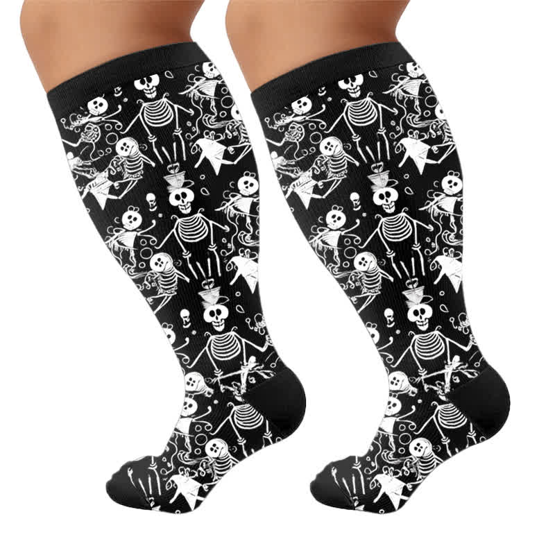 Kompressionsstrümpfe in Übergröße mit olivgrünem Totenkopf- und Blumenmuster - Schwarz (1 Paar) - 4XL - image 10