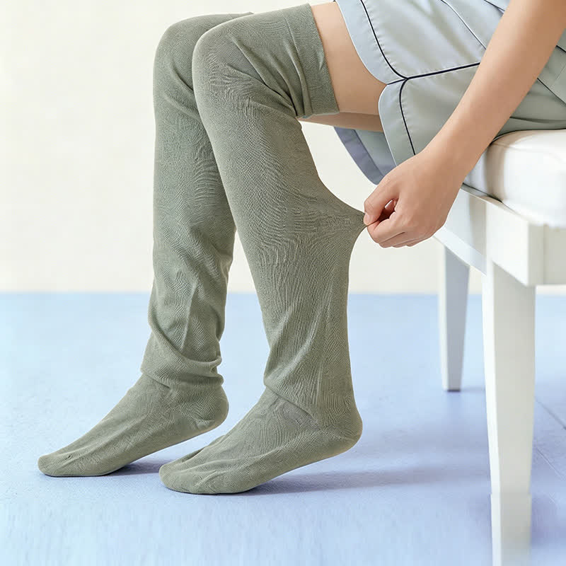 Kuschelige, einfarbige Schlafsocken aus Baumwolle, oberschenkelhoch (2 Paar) - image 1