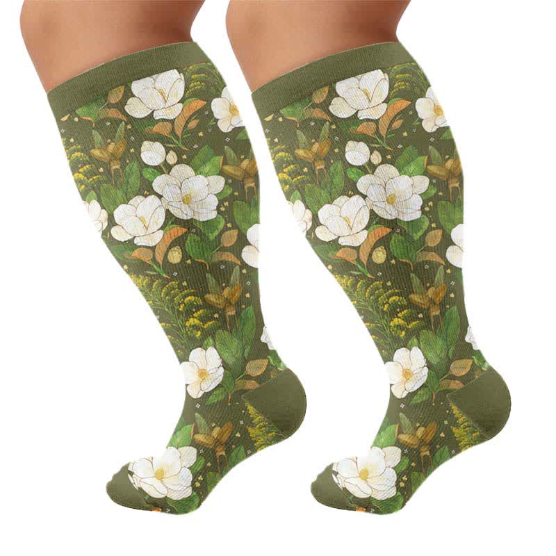 Kompressionsstrümpfe mit Blumenmuster und Schmetterlingsmotiv in Übergröße - Olivgrün (1 Paar) - 4XL - image 8
