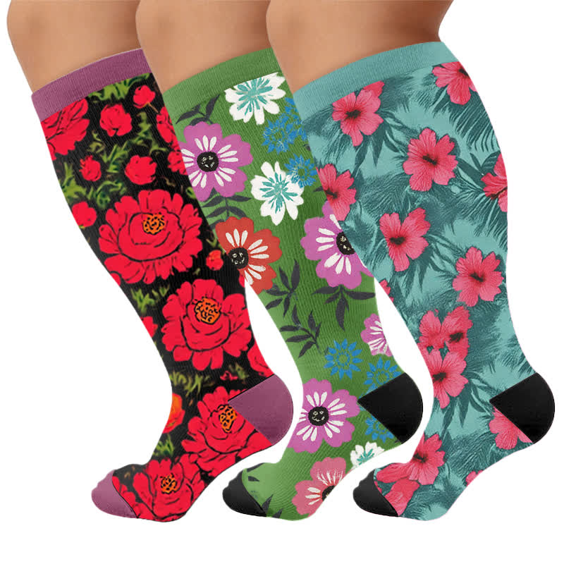 Kompressionsstrümpfe in Übergröße von Bold Blossom - Mehrfarbig (3 Paare) - 4XL - image 1