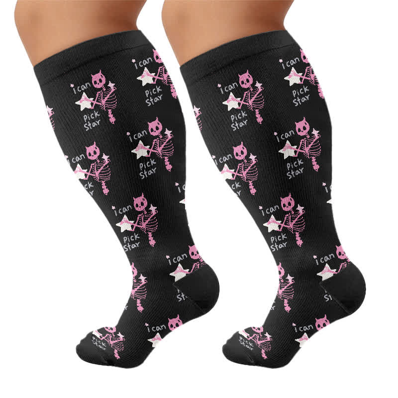 Gothic-Kompressionsstrümpfe in Übergröße mit Katzen- und Sternmotiven - Schwarz (1 Paar) - 4XL - image 8