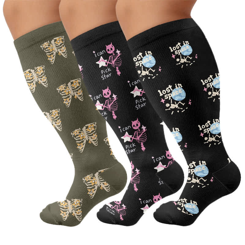 Gothic-Kompressionsstrümpfe in Übergröße mit Katzen- und Sternmotiven - Mehrfarbig (3 Paare) - 4XL - image 4