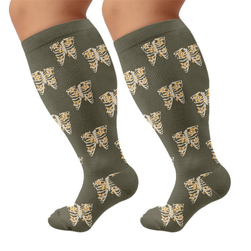 Gothic-Kompressionsstrümpfe in Übergröße mit Katzen- und Sternmotiven - Dunkelgrau (1 Paar) - 4XL - image 10