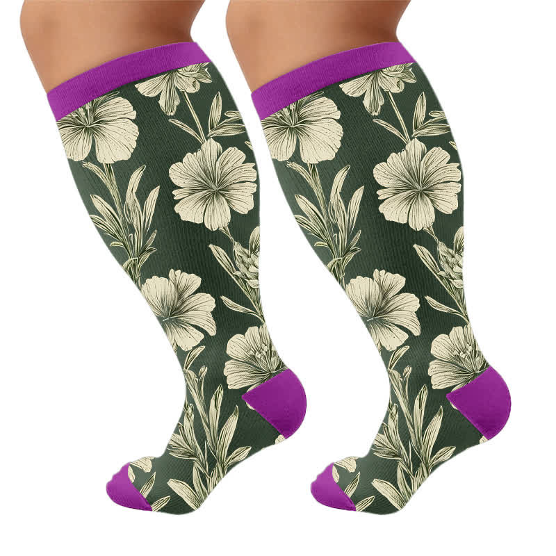 Kompressionsstrümpfe mit Blumenmuster in Übergröße und Kontrastfarben - Lila (1 Paar) - 4XL - image 9