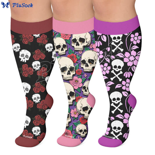 Dunkle Kompressionsstrümpfe mit Totenkopfmotiv in Übergröße - image 0
