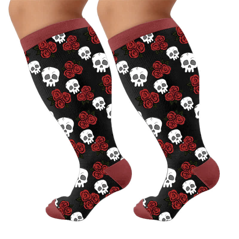 Dunkle Kompressionsstrümpfe mit Totenkopfmotiv in Übergröße - Rot (1 Paar) - 4XL - image 8