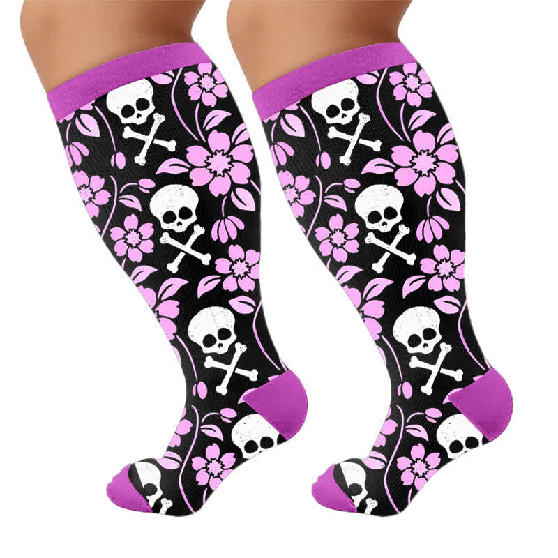 Dunkle Kompressionsstrümpfe mit Totenkopfmotiv in Übergröße - Lila (1 Paar) - 4XL - image 10