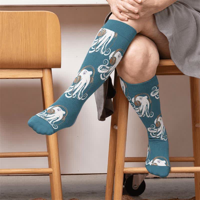 Trendige Kompressionsstrümpfe mit Oktopus-Motiv in Übergröße - image 1
