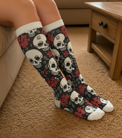 Kompressionsstrümpfe mit Totenkopfmotiv in Übergröße - image 1