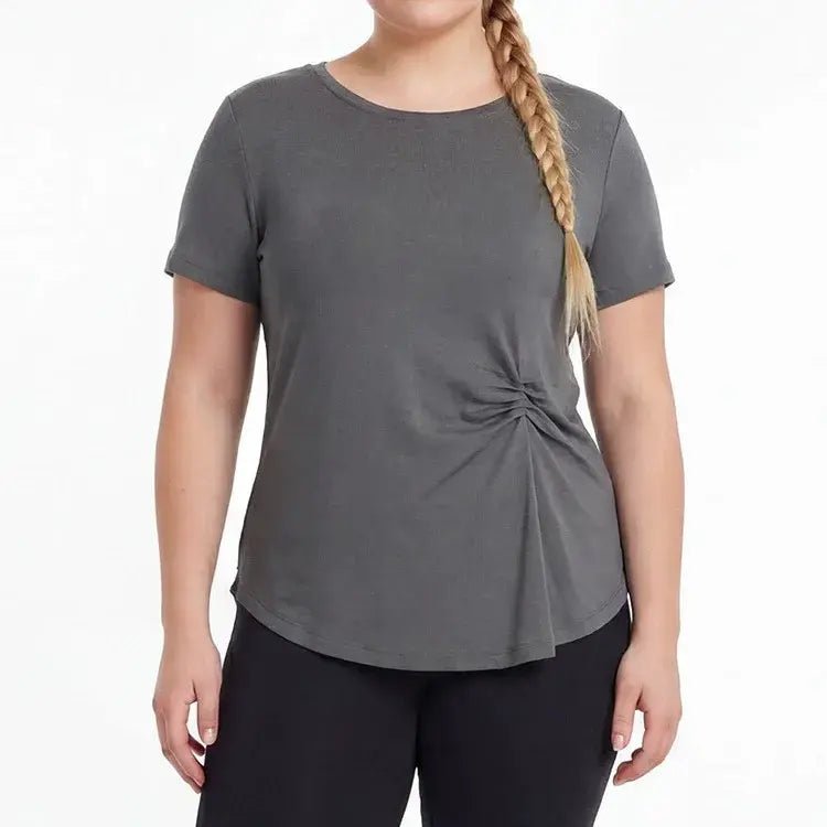 Plus Size T-Shirt mit Raffung an der Seite - image 5