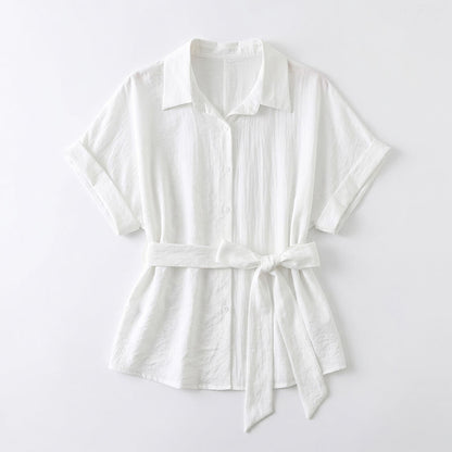 Luftige Sommerbluse mit Bindegürtel, Kragen und Knopfleiste - image 13